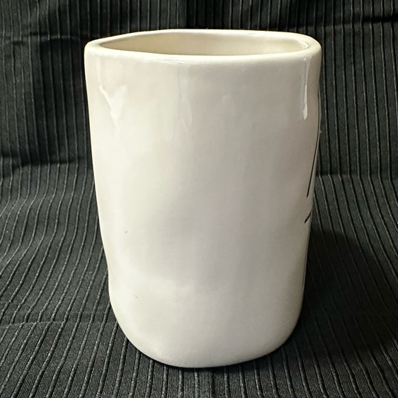 Rae Dunn Magenta. White Ceramic 'Mom To Be' Mug - Picture 4 of 6